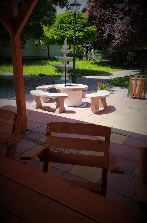Bacchus Panzio Bed and Breakfast Eger Buitenkant foto