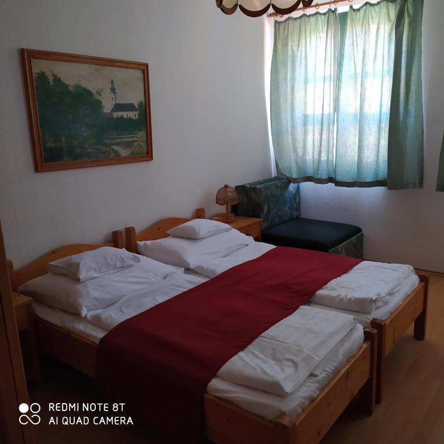 Bacchus Panzio Bed and Breakfast Eger Buitenkant foto
