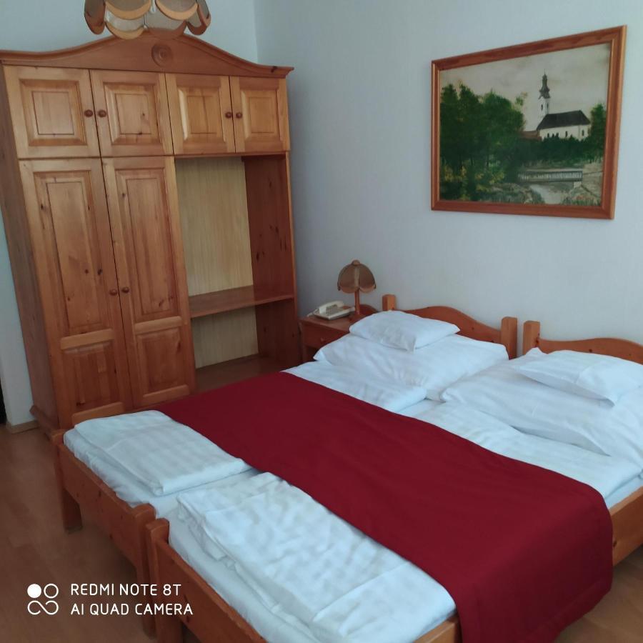 Bacchus Panzio Bed and Breakfast Eger Buitenkant foto